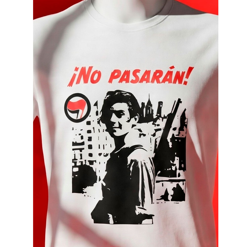 Detalle del estampado de la Camiseta No Pasarán con simbología de lucha