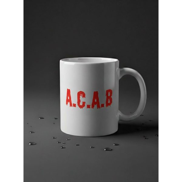 Taza personalizada Ouh Rebel con siglas en color rojo y estilo urbano.