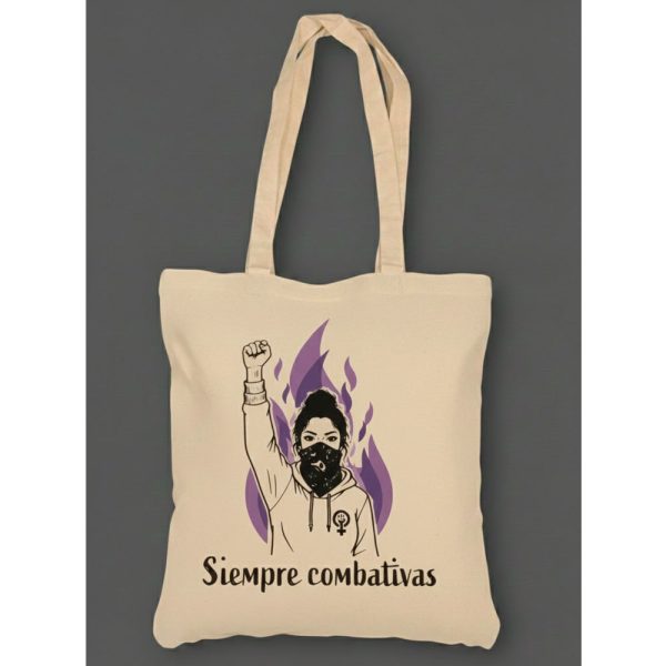 Tote bag color crudo con diseño Siempre Combativas en morado y negro.