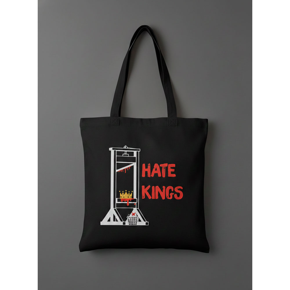 Tote bag negra con diseño de guillotina y texto Hate Kings en rojo.